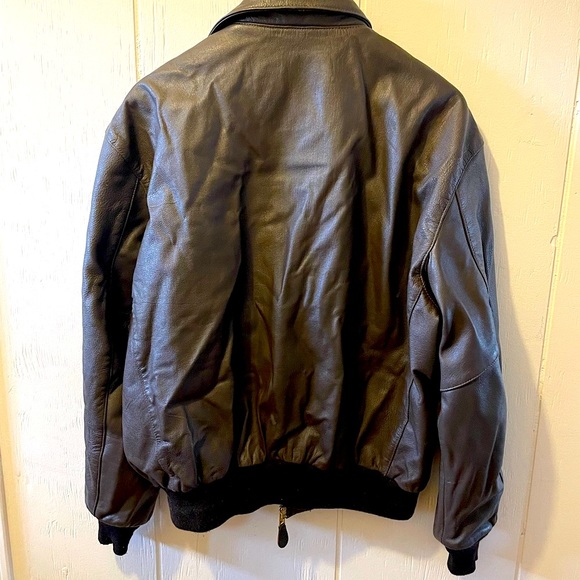 Sporty’s Pilot Leather Bomber - Picture 4 of 11